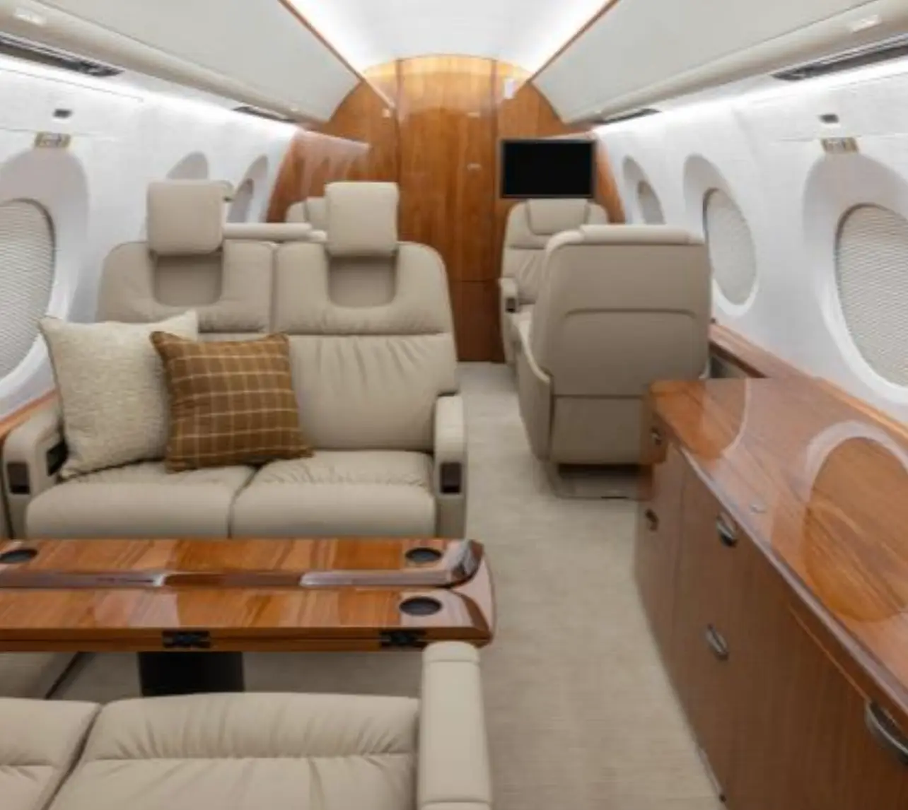 Gulfstream G500 N222NB operated by Jet Aviation, KBUR photo 3