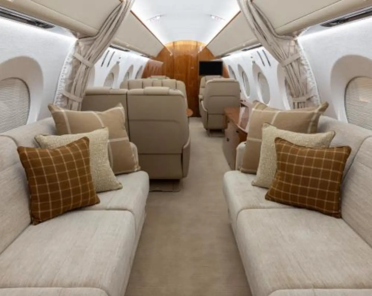 Gulfstream G500 N222NB operated by Jet Aviation, KBUR photo 4