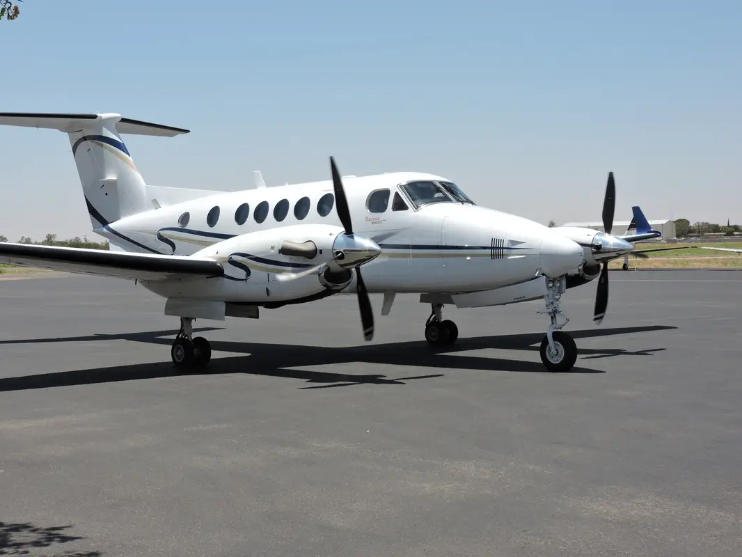Beechcraft King Air B200 N223MW operated by DV Aviation photo 4