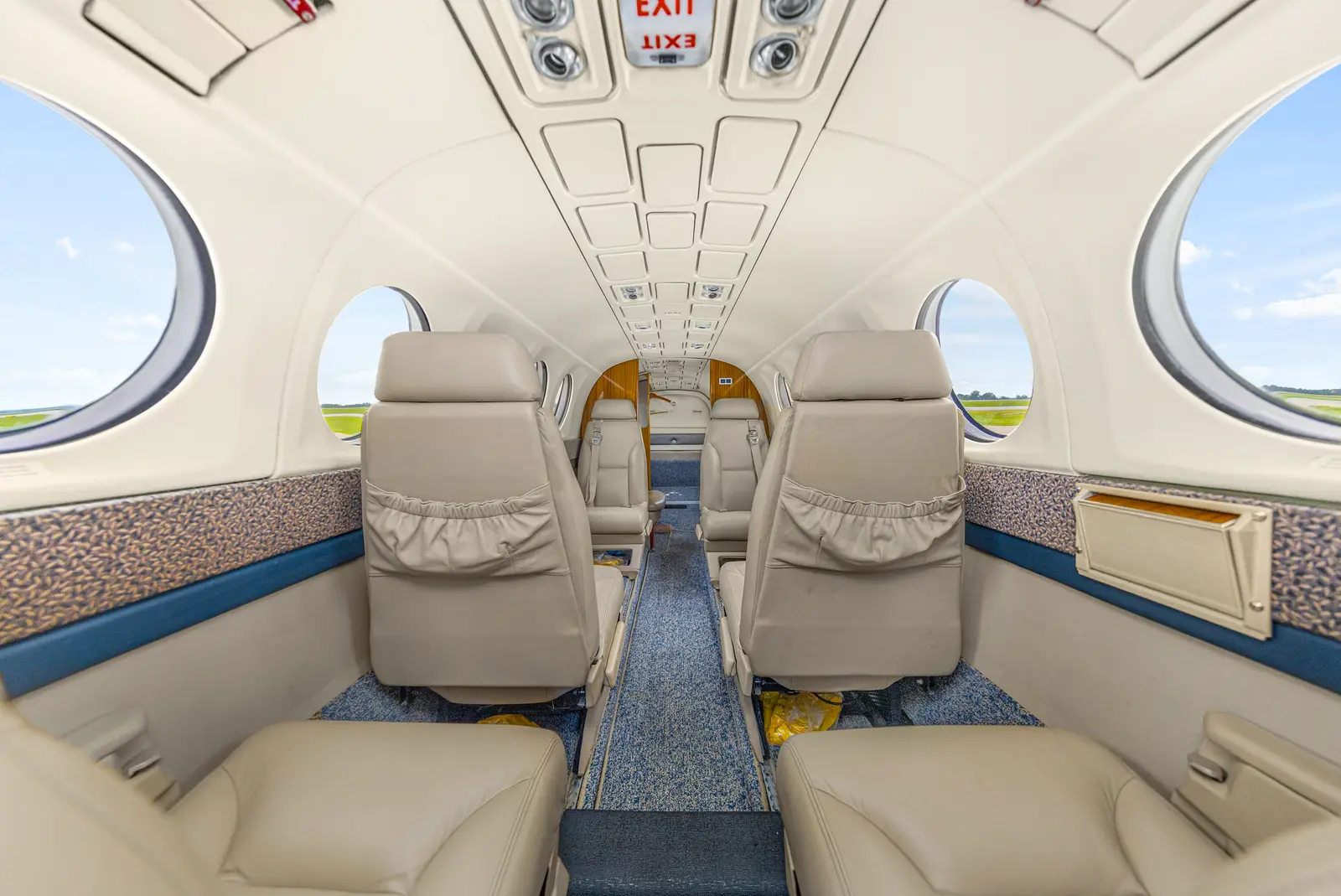 Beechcraft King Air 300 N223RC operated by SAI Flight Service, Inc. photo 3