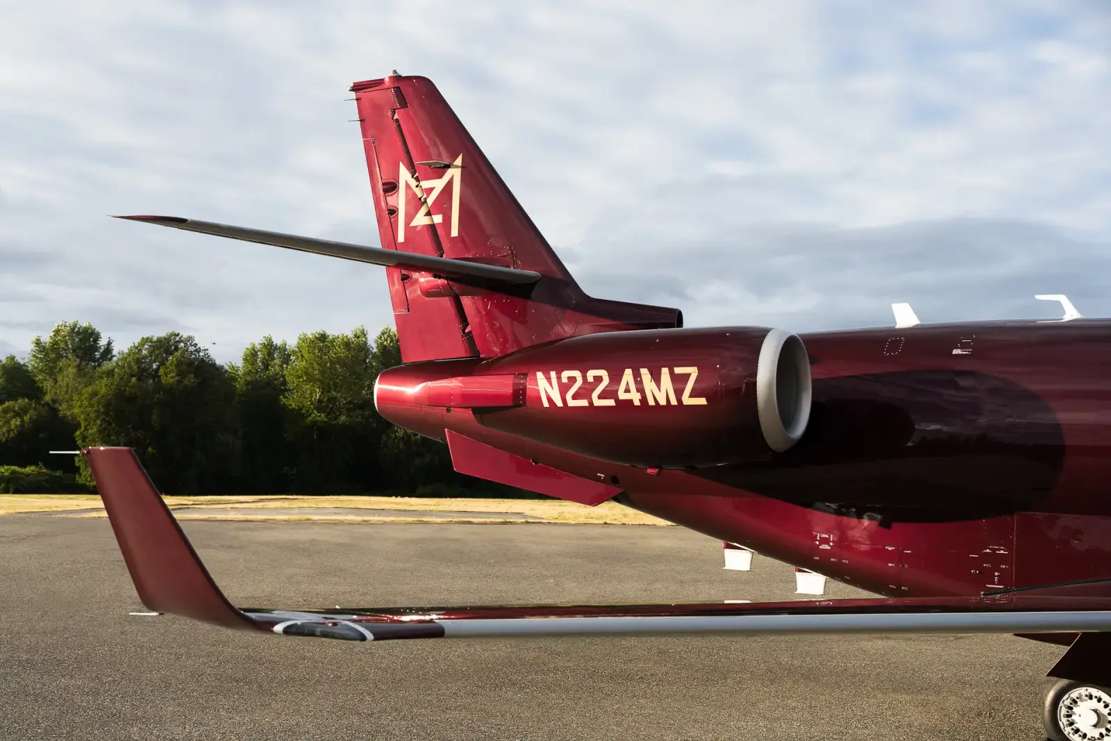 Gulfstream G200 N224MZ operated by Erin Air, Inc. photo 5