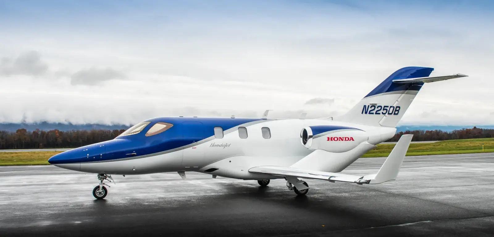 Honda HondaJet N225DB operated by Cirrus Aviation Services, exterior