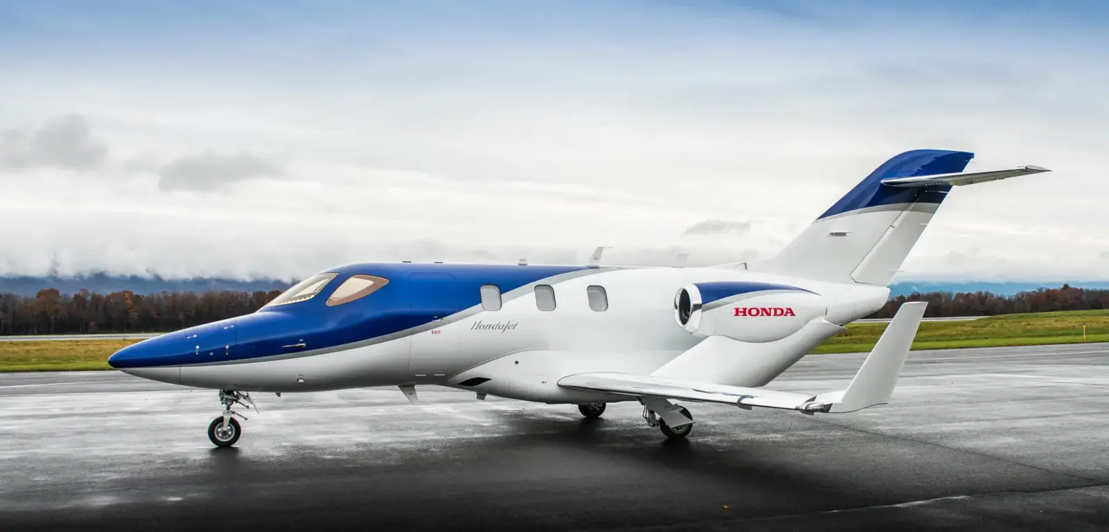 Honda HondaJet N225DB operated by Cirrus Aviation Services photo 2