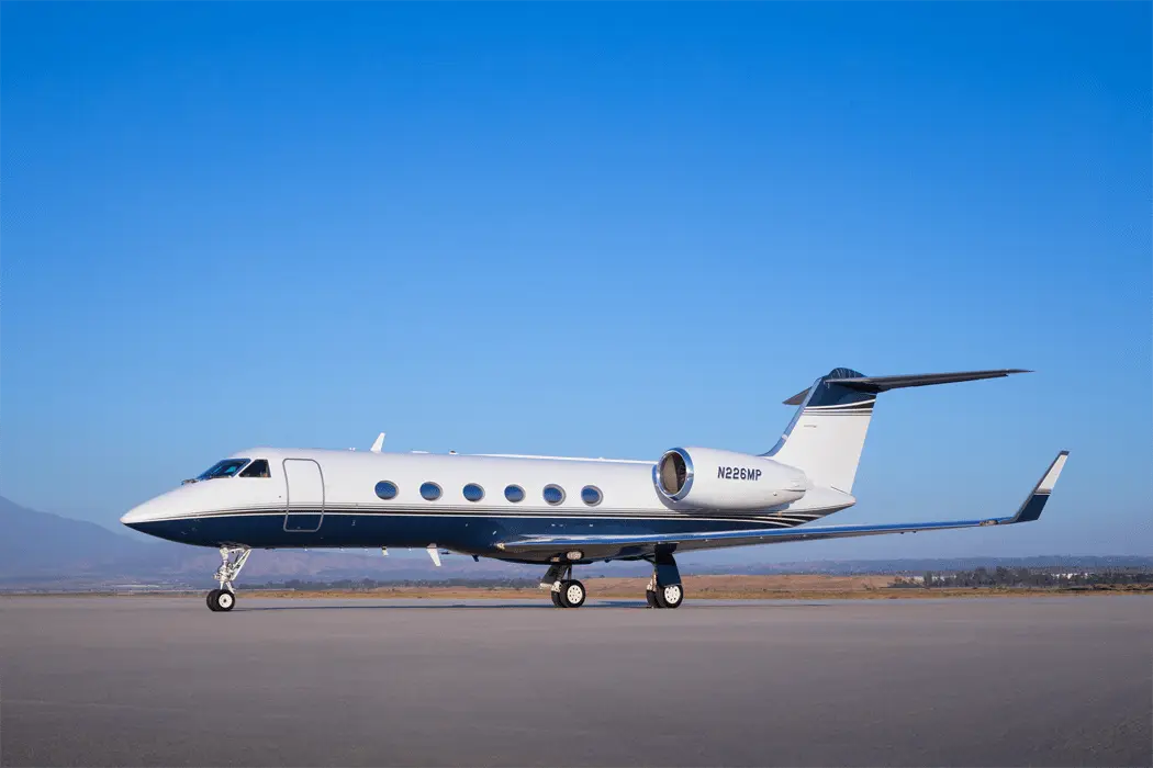 Gulfstream IV-SP N226MP operated by STAJets, KSNA, exterior