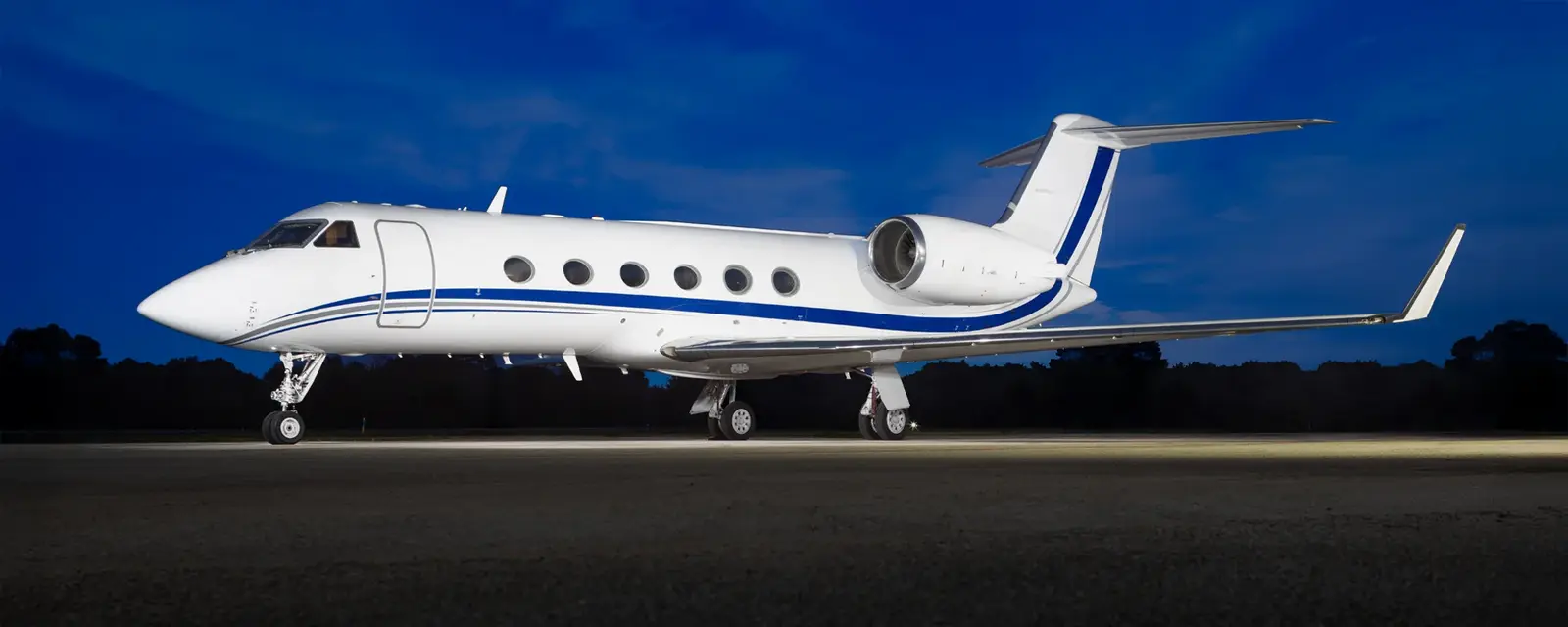 Gulfstream IV-SP N226RS operated by FLYTRU photo 2