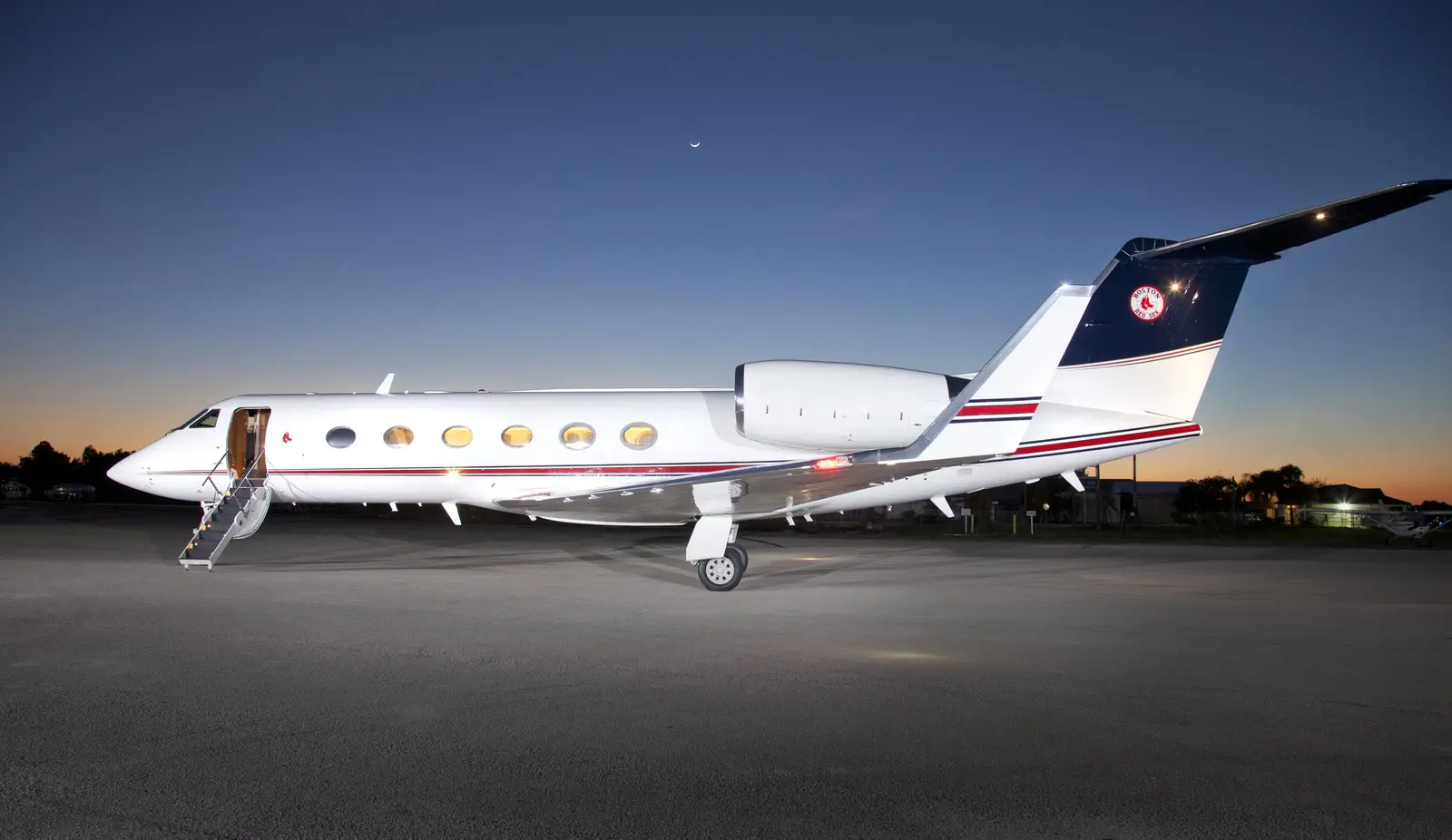 Gulfstream IV N227SV operated by Fair Wind Air Charter photo 4