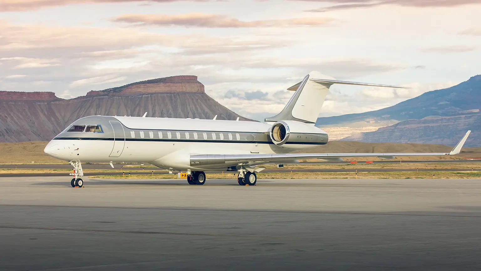 Bombardier Global Express N228SS operated by Silver Air, exterior