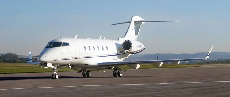Bombardier Challenger 300 N228Y