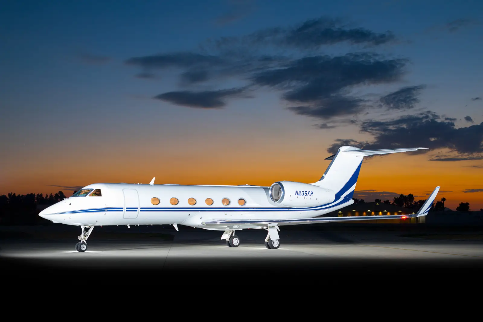 Gulfstream G450 N236KR operated by STAJets, exterior