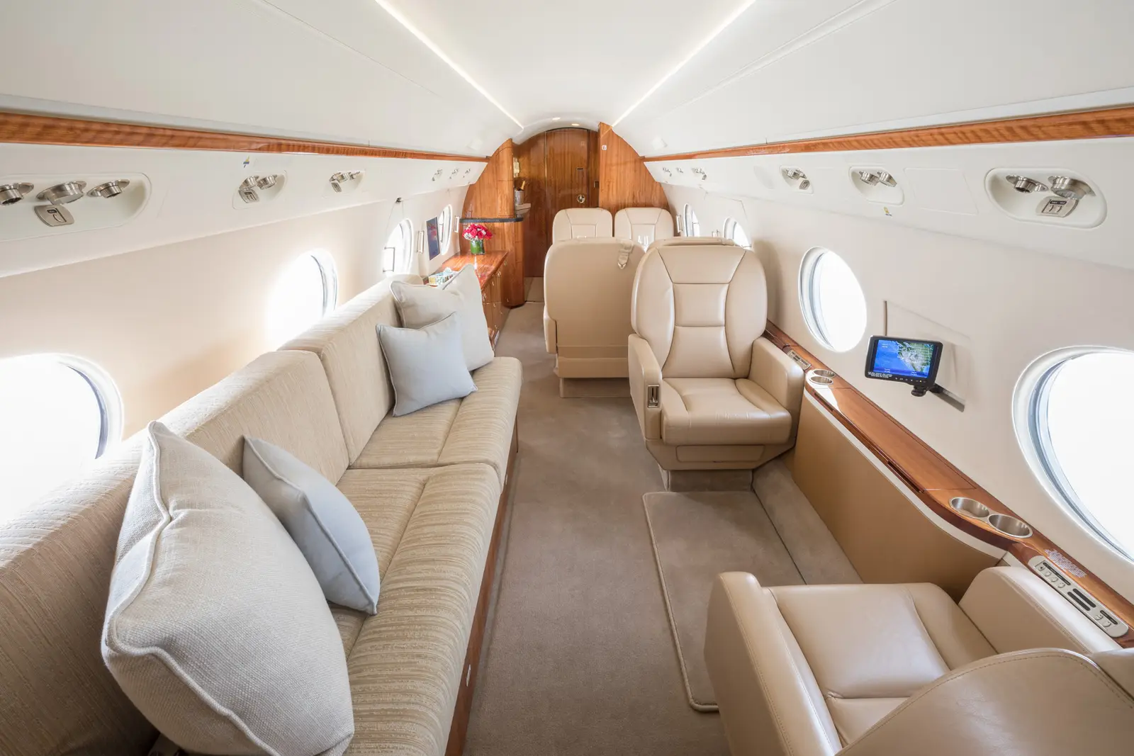Gulfstream G450 N236KR operated by STAJets photo 5