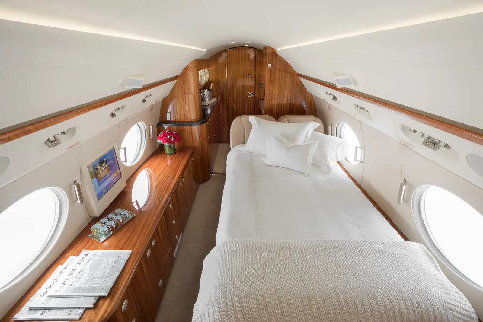 Gulfstream G450 N236KR operated by STAJets photo 6