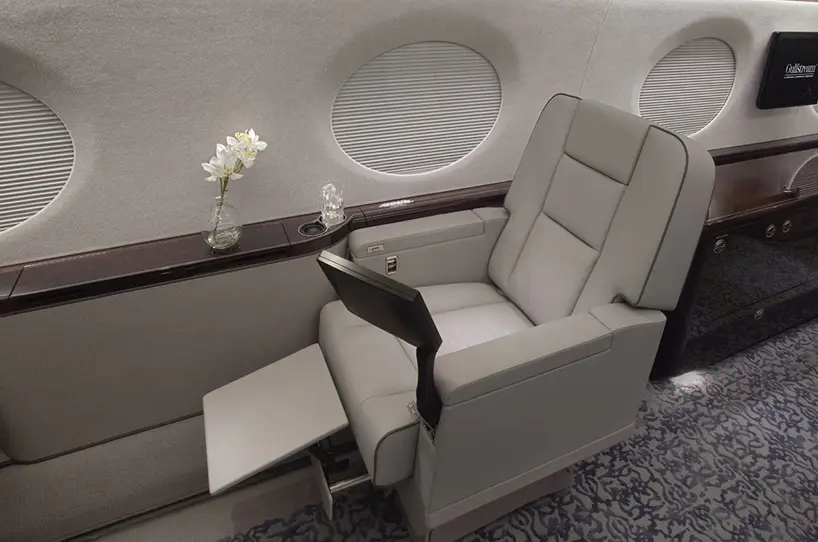 Gulfstream G550 N237GA operated by Orange County Sunbird Aviation, KSNA photo 3