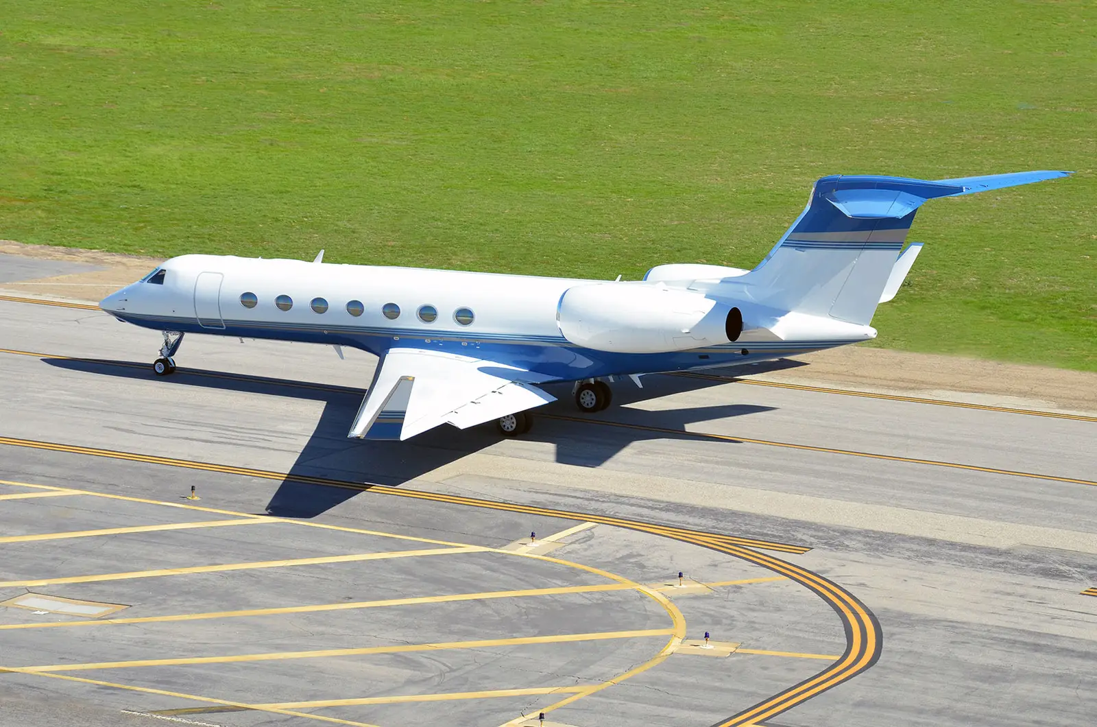 Gulfstream G550 N237GA operated by Orange County Sunbird Aviation, KSNA photo 4