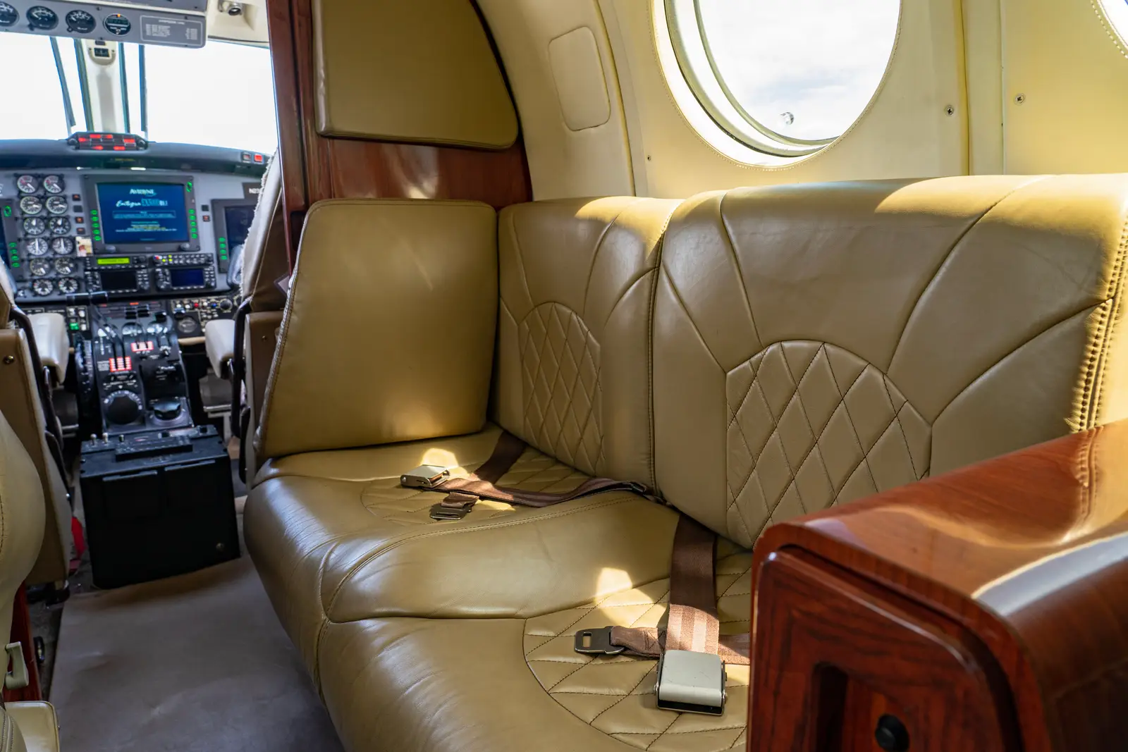 Beechcraft King Air B200 N239JV operated by DCT Air, LLC photo 3