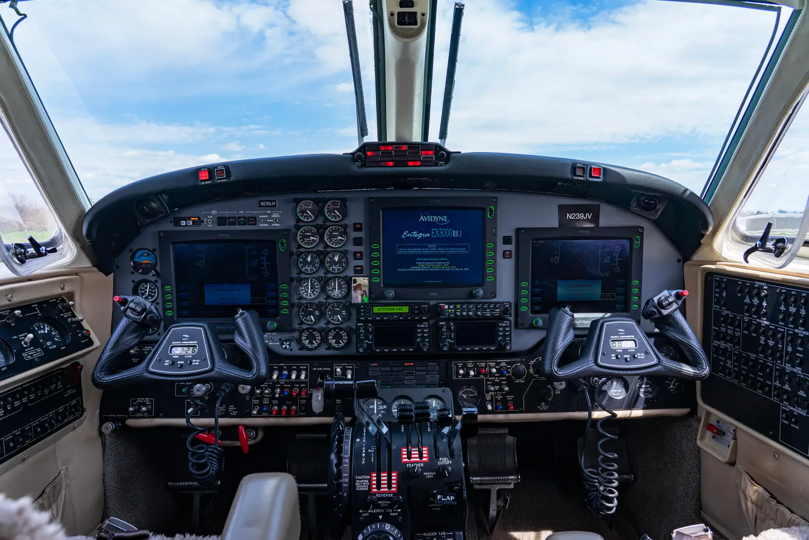 Beechcraft King Air B200 N239JV operated by DCT Air, LLC photo 6