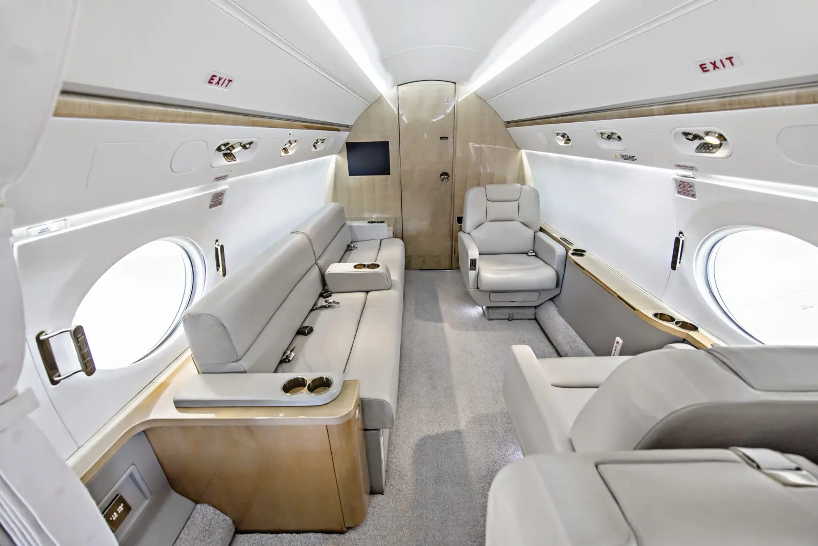 Gulfstream G450 N241CH operated by Thrive Aviation photo 3