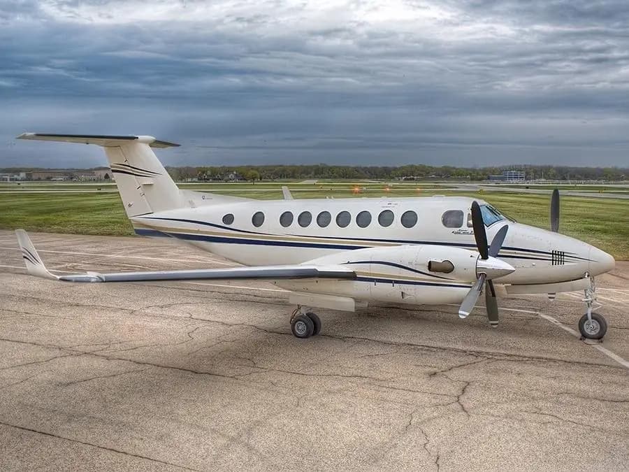 Beechcraft King Air 350iER N242MA operated by Planemasters Jet Charter Ltd. photo 4