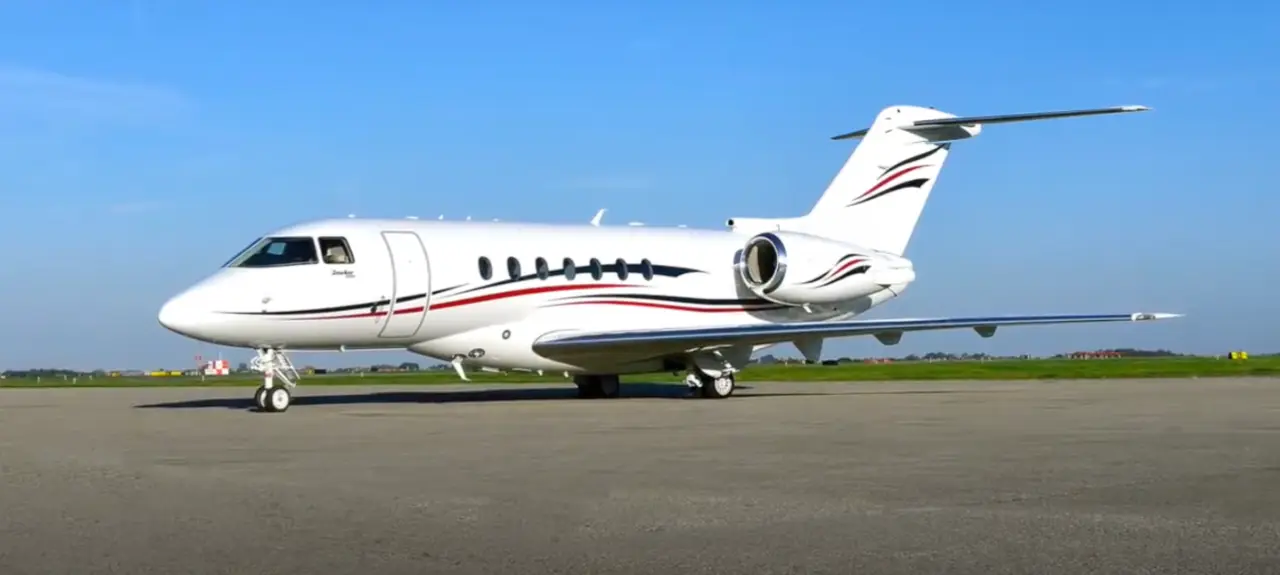 Beechcraft Hawker 4000 N243PG operated by Talon Air, LLC photo 5