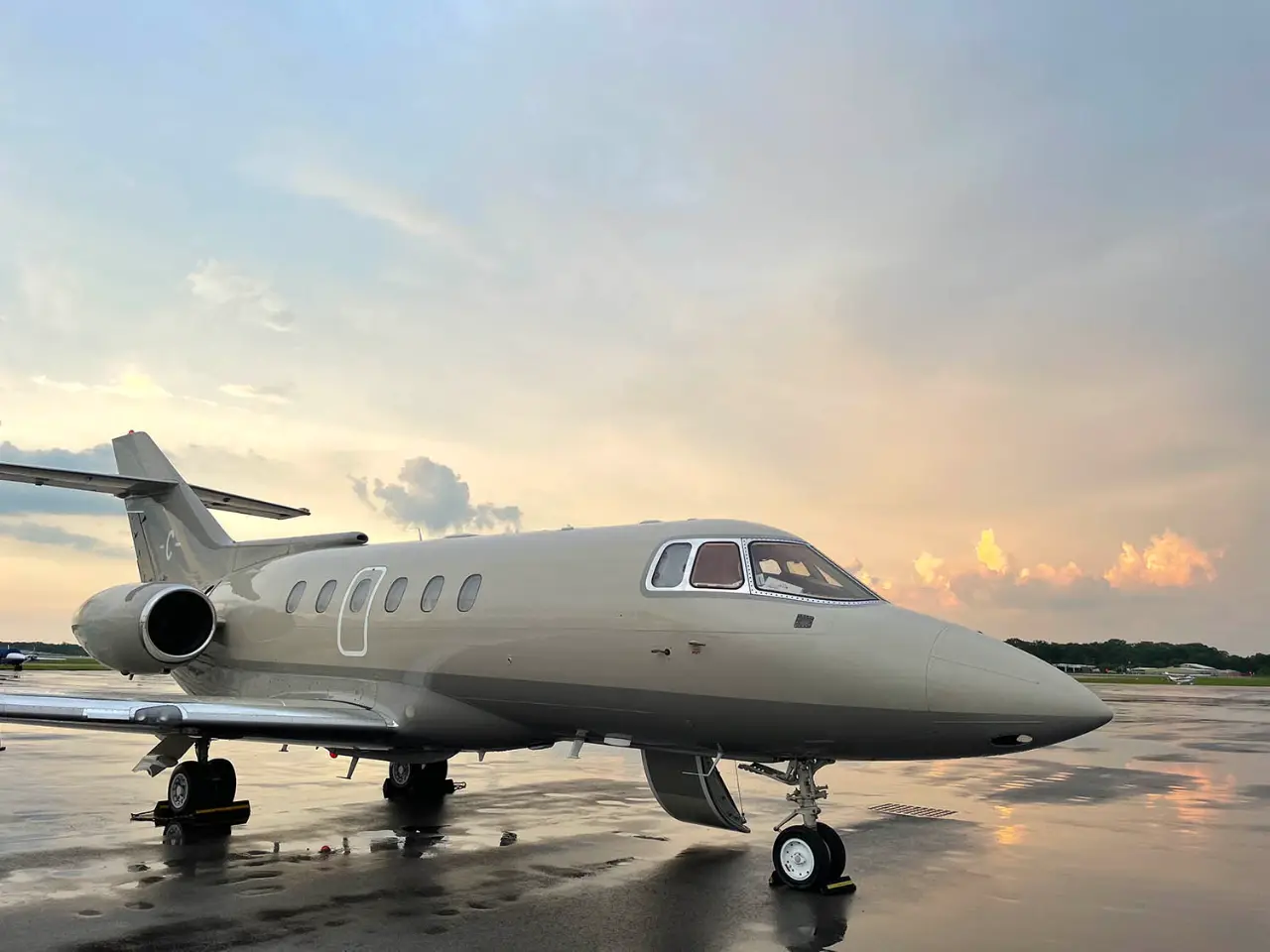 Beechcraft Hawker 800A N244FL operated by Jet-A, LLC photo 2