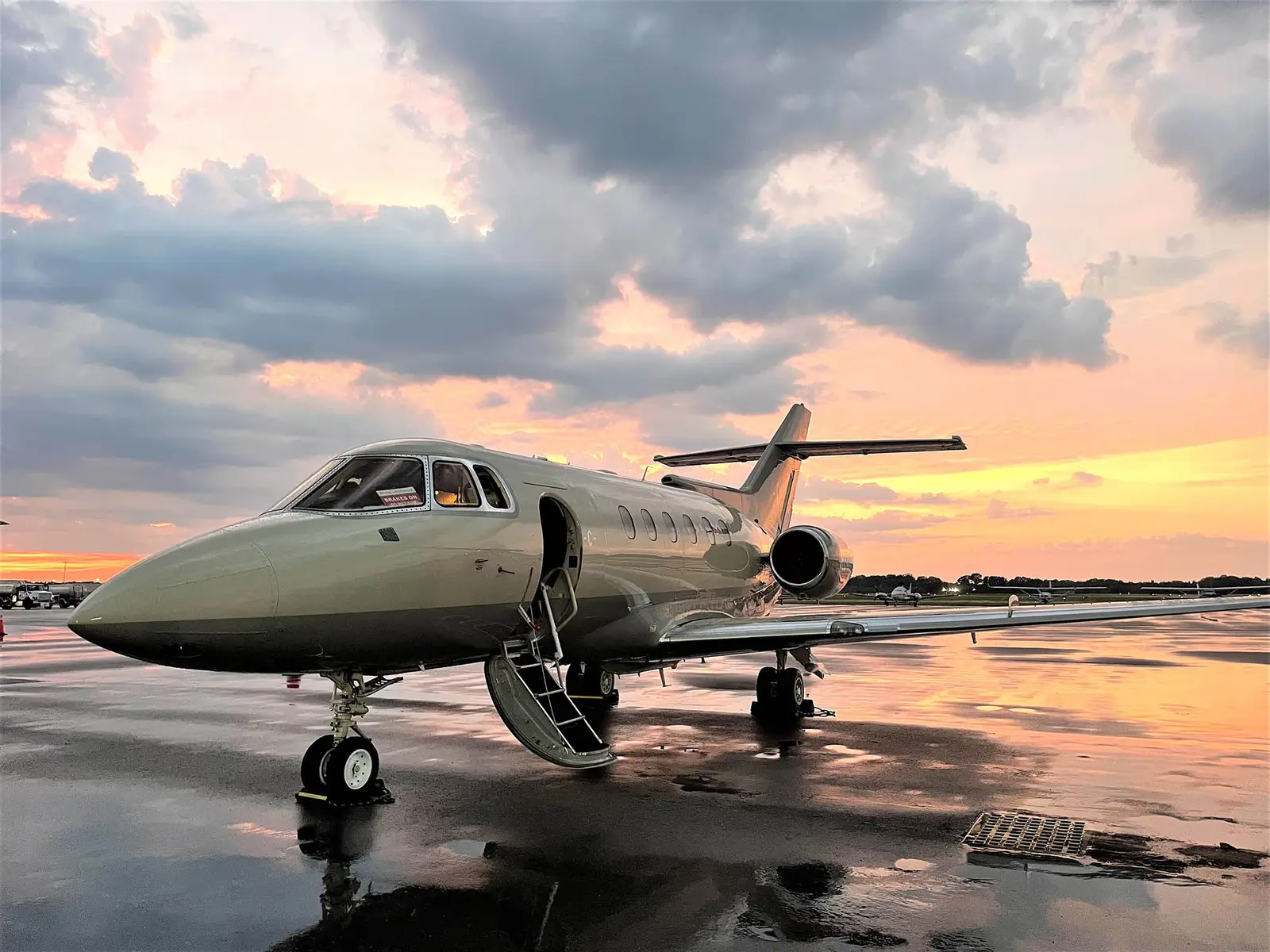 Beechcraft Hawker 800A N244FL operated by Jet-A, LLC photo 5