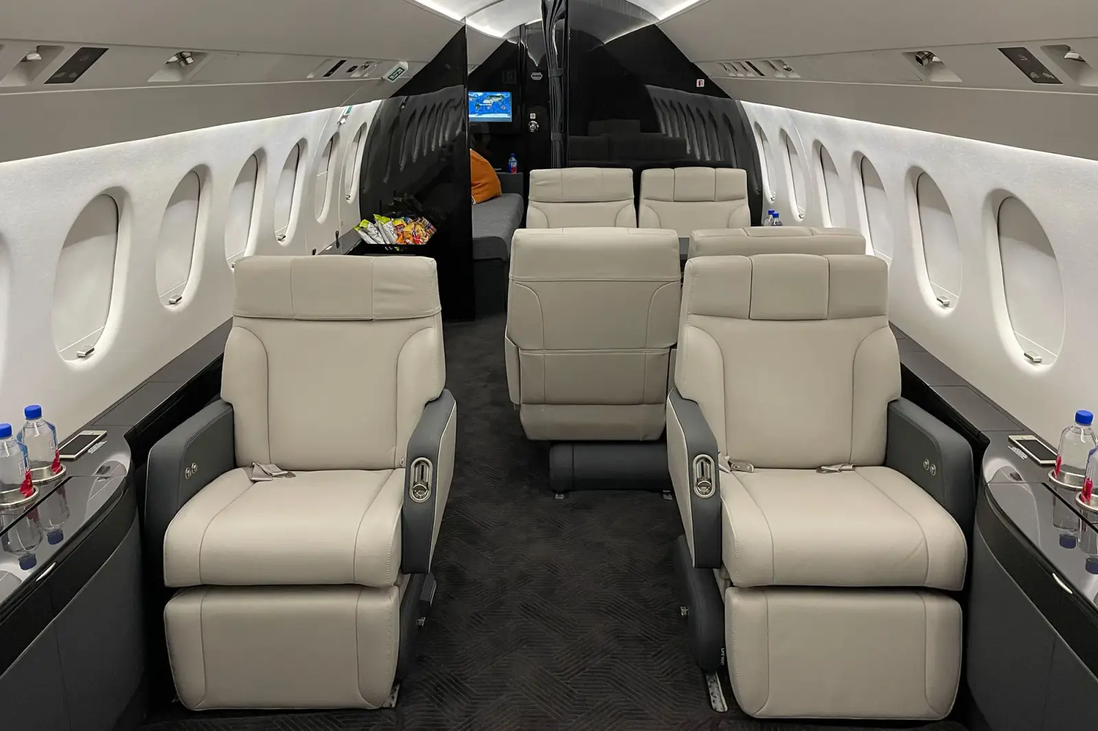Dassault Falcon 900 N247FR operated by Solairus Aviation photo 2