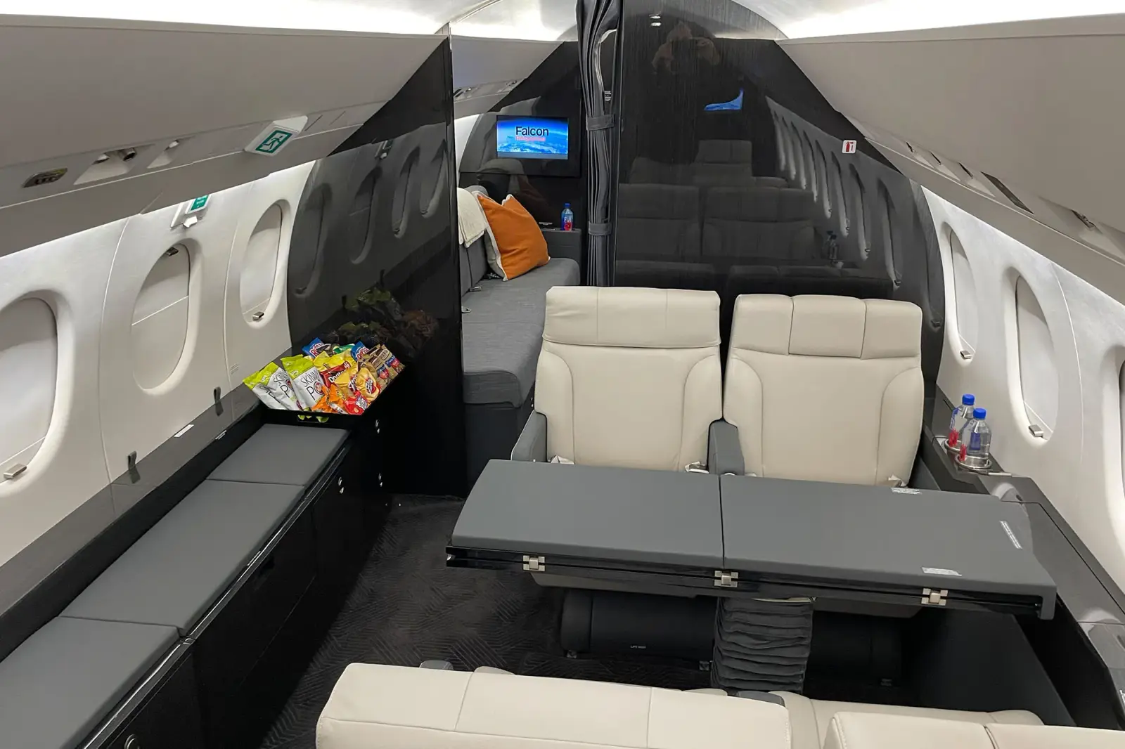 Dassault Falcon 900 N247FR operated by Solairus Aviation photo 4