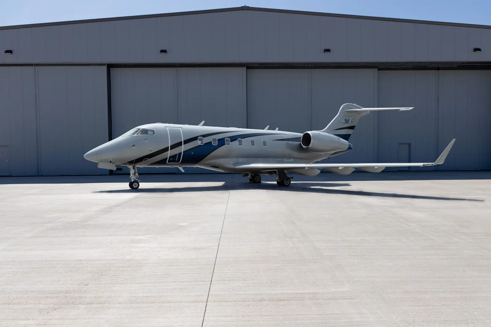 Bombardier Challenger 300 N247FS