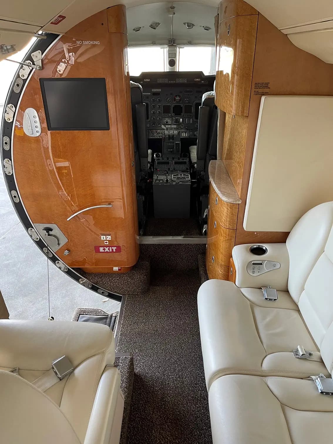 Bombardier Learjet 60 N248LA operated by Tavaero Jet Charter photo 3