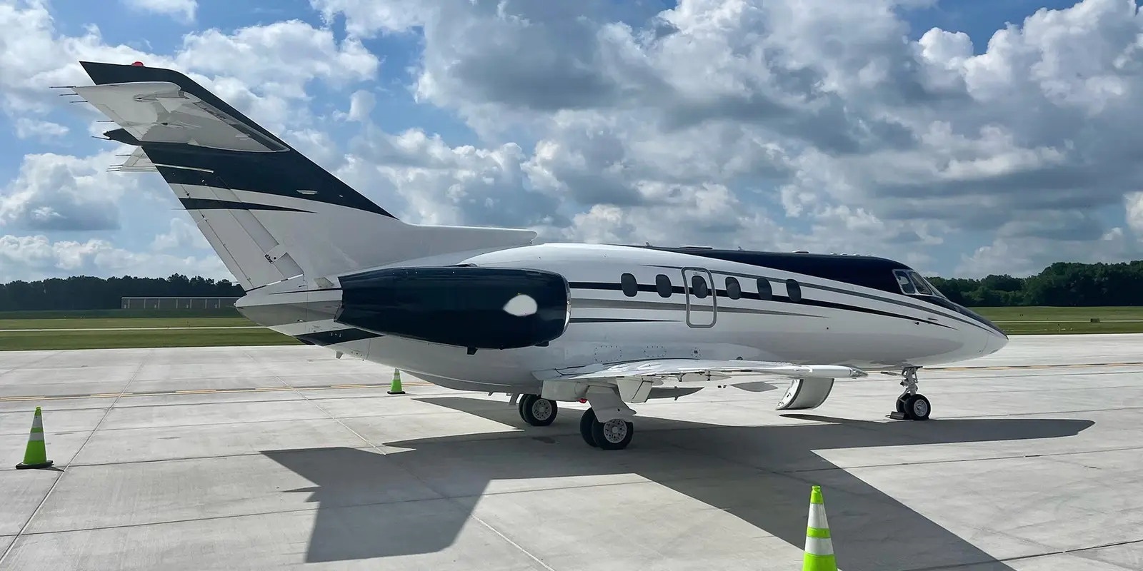 Beechcraft Hawker 800XP N24SM operated by Sky Quest, LLC, KCLE photo 3