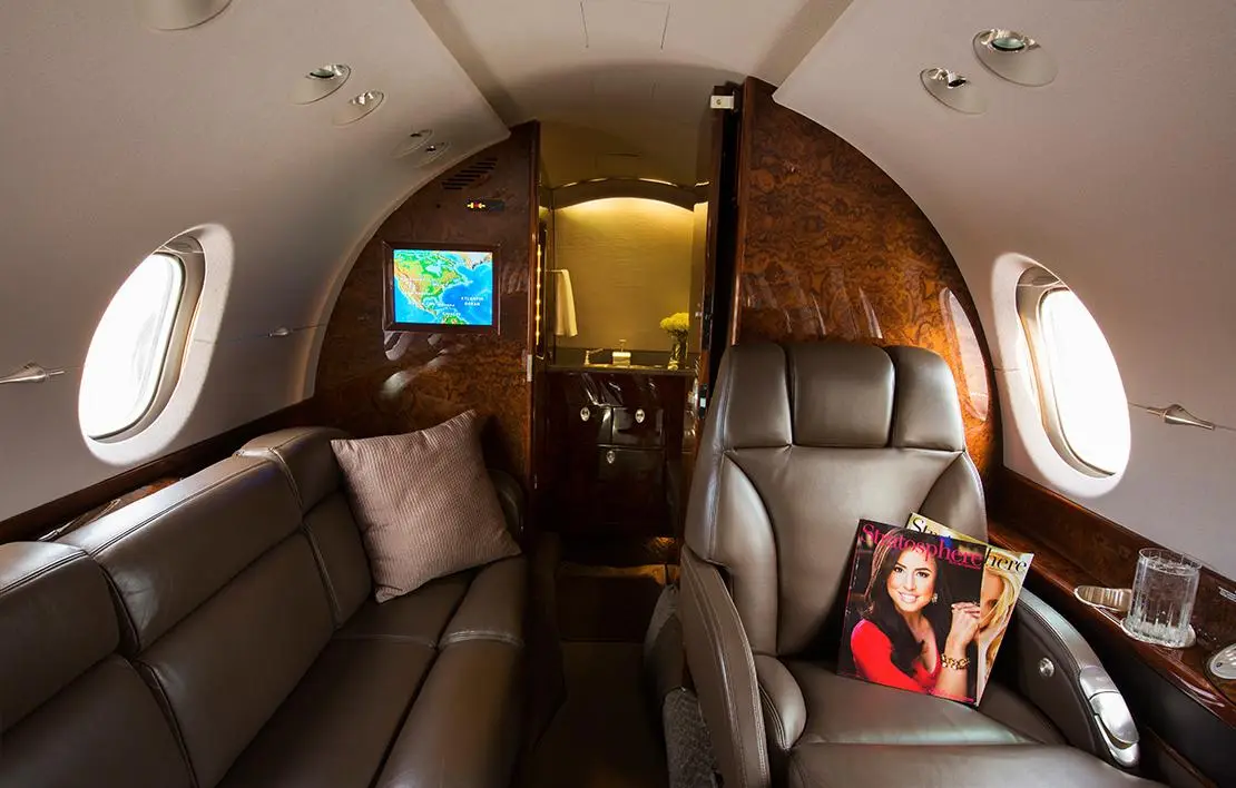 Beechcraft Hawker 800XP N254SB operated by East Coast Jets, Inc. photo 2