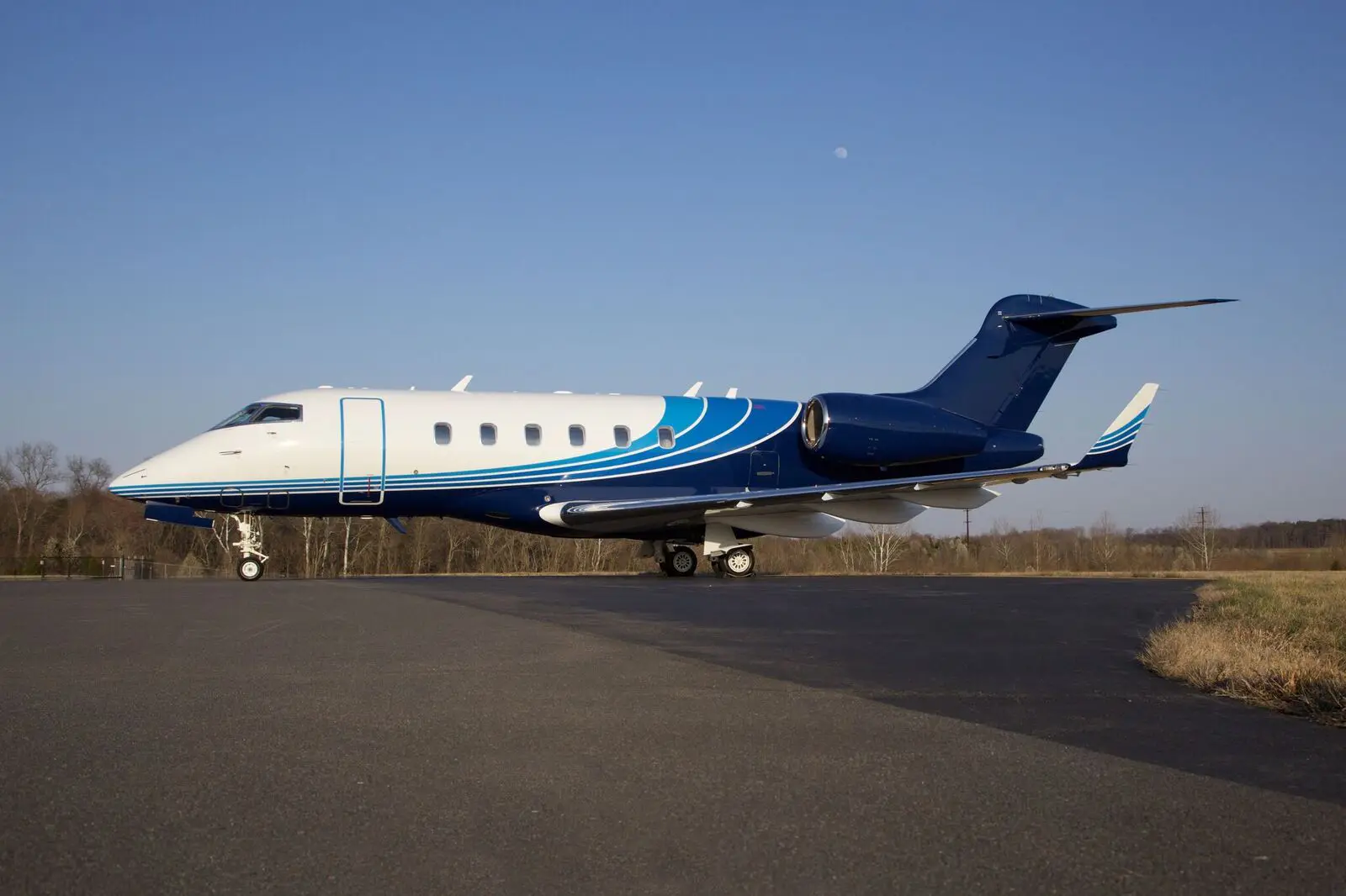Bombardier Challenger 300 N256GG operated by Chantilly Air, Inc. photo 2