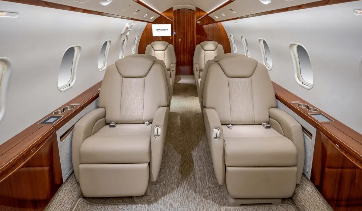 Bombardier Challenger 300 N256GG operated by Chantilly Air, Inc. photo 3