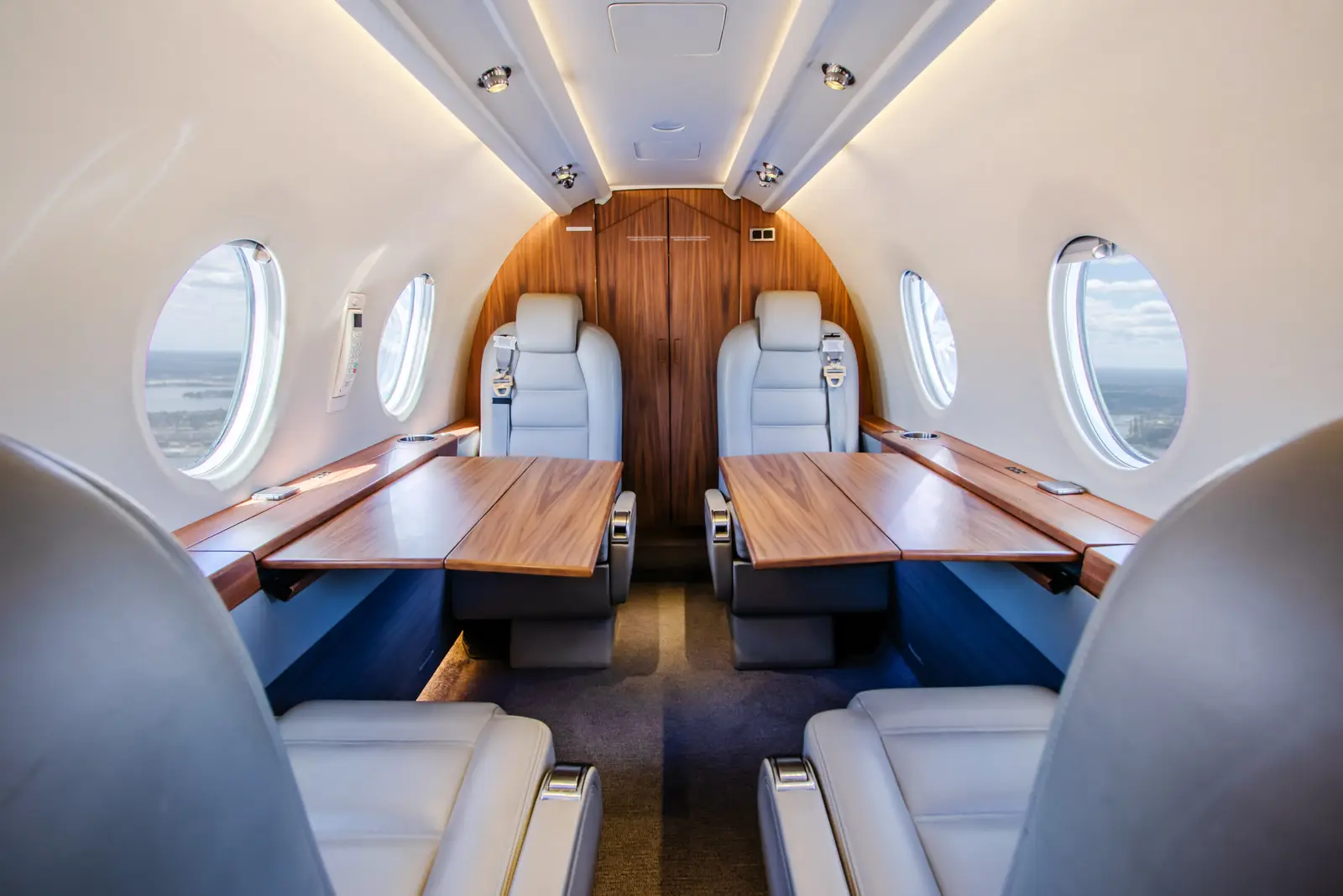 Beechcraft Hawker 400XP N257EB operated by Moser Aviation, LLC photo 2