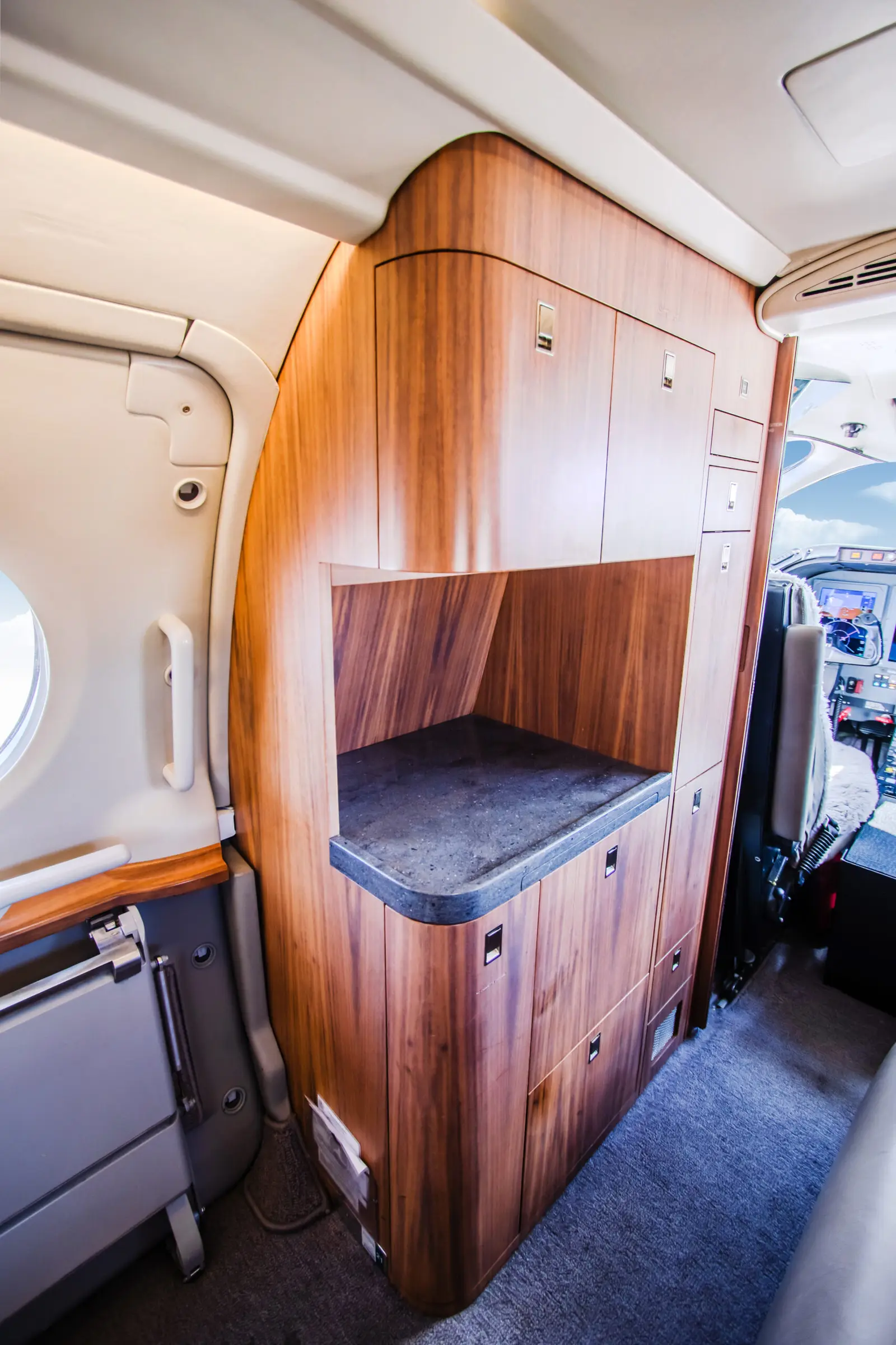 Beechcraft Hawker 400XP N257EB operated by Moser Aviation, LLC photo 4
