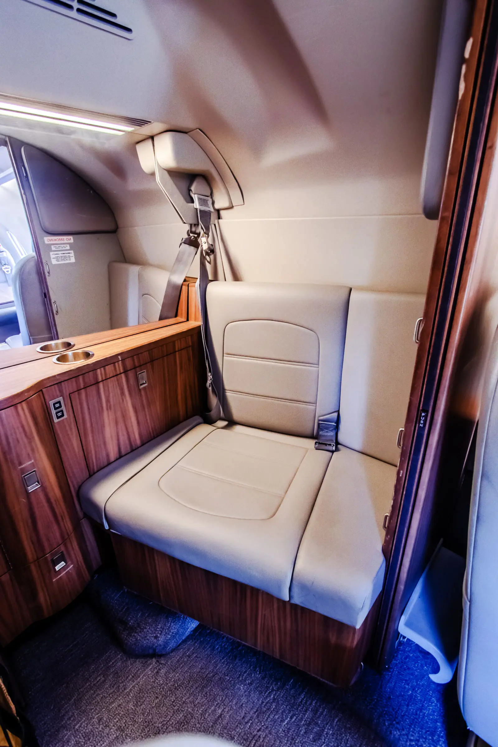 Beechcraft Hawker 400XP N257EB operated by Moser Aviation, LLC photo 5