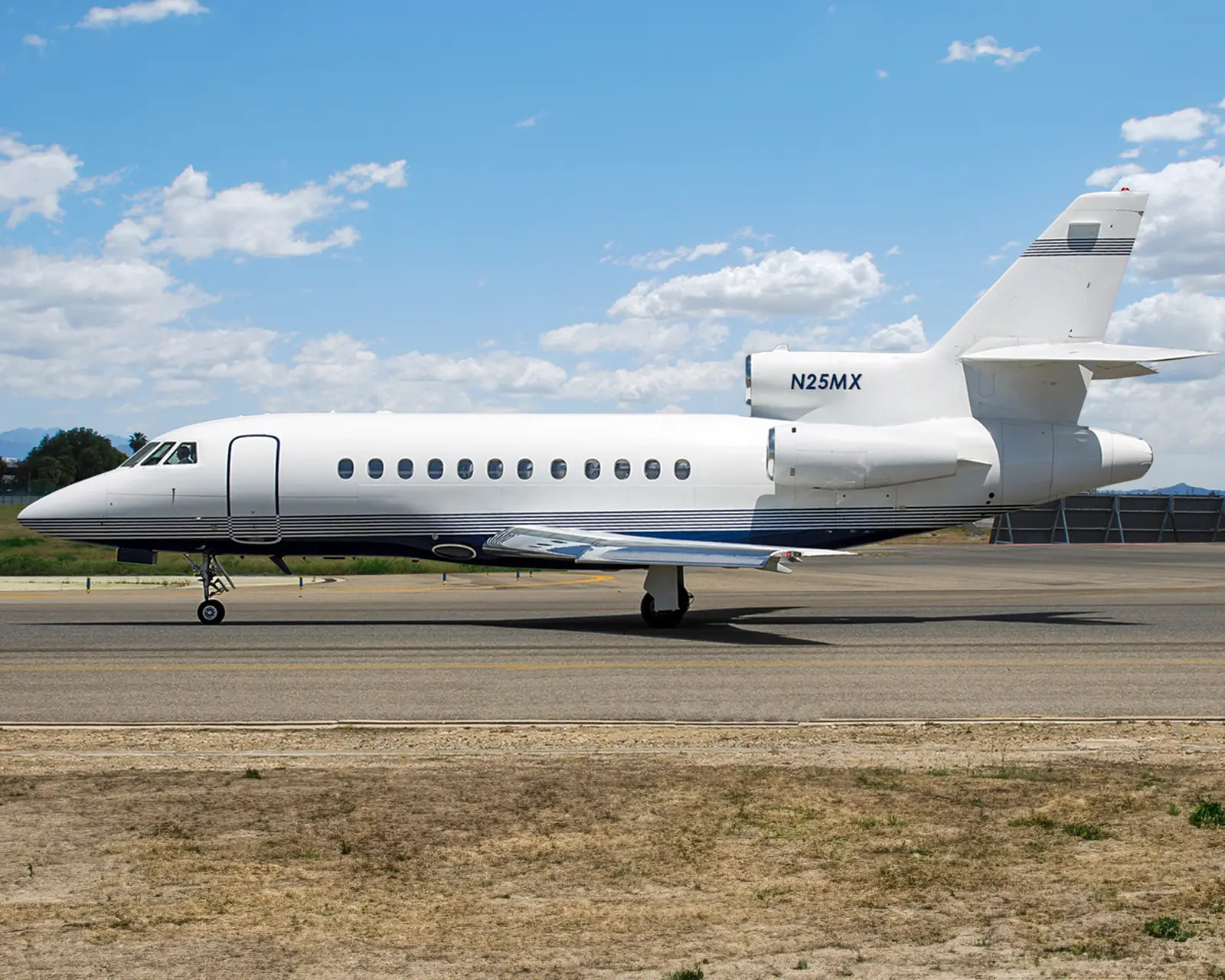 Dassault Falcon 900C N25MX operated by Dreamline Aviation, LLC, exterior