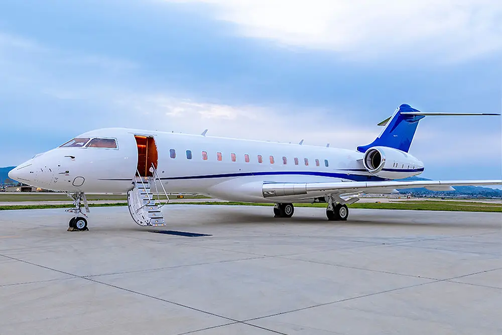 Bombardier Global Express XRS N265HT operated by ACI Jet photo 3
