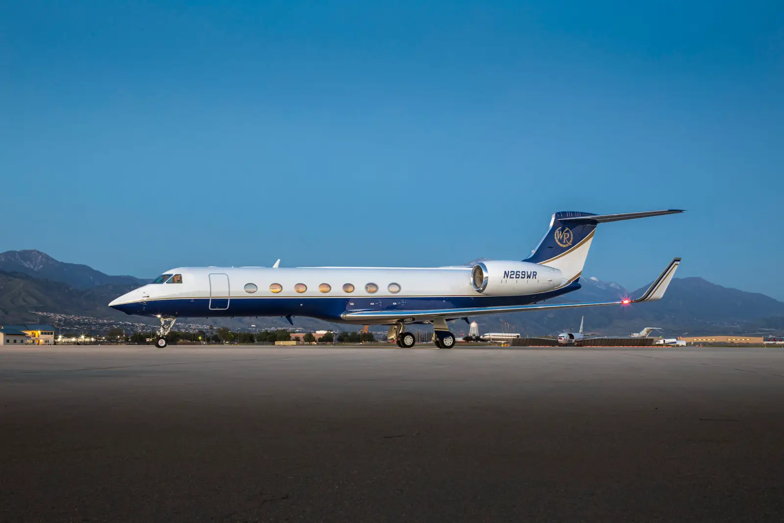 Gulfstream G550 N269WR operated by STAJets, exterior