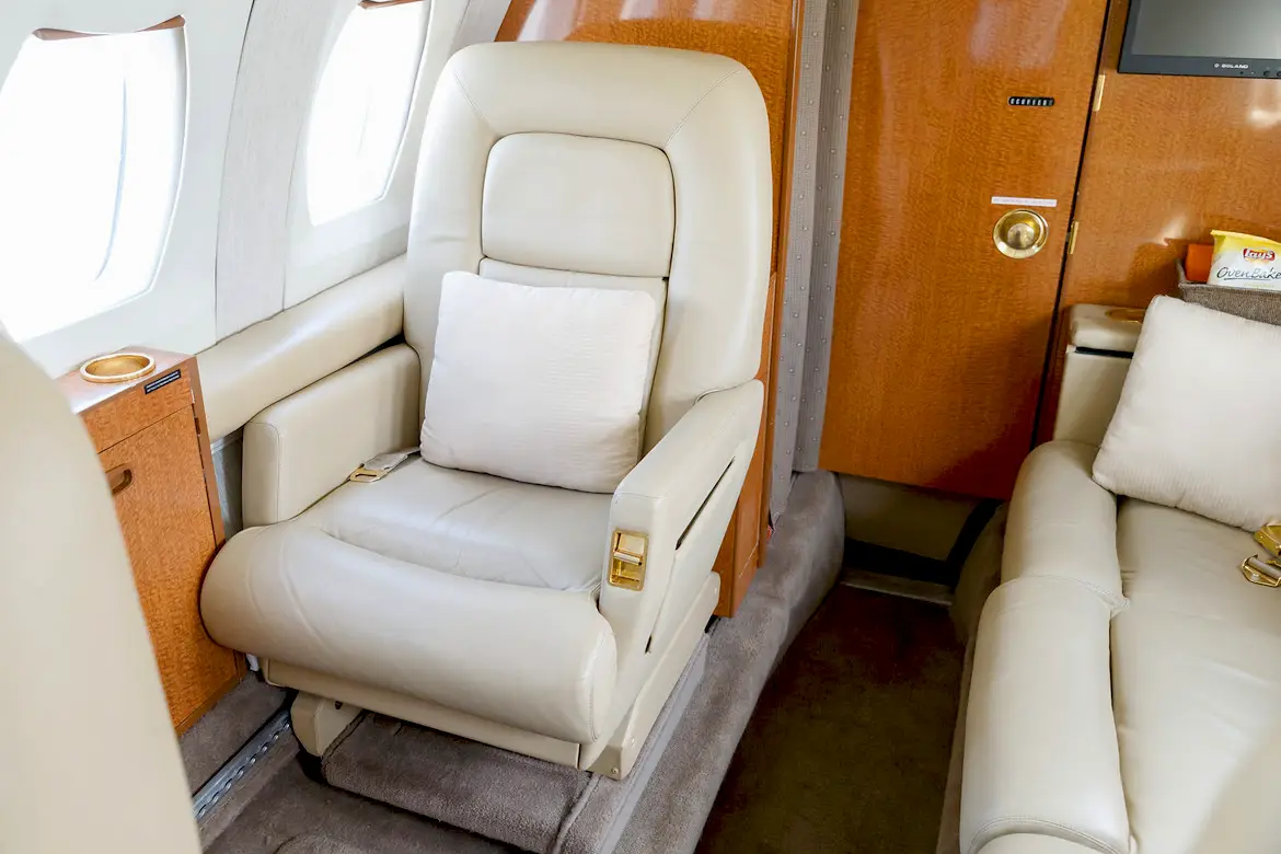 Beechcraft Hawker 700A N26ME operated by Starjet, Inc., KLAX photo 2