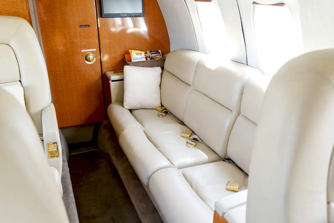 Beechcraft Hawker 700A N26ME operated by Starjet, Inc., KLAX photo 6