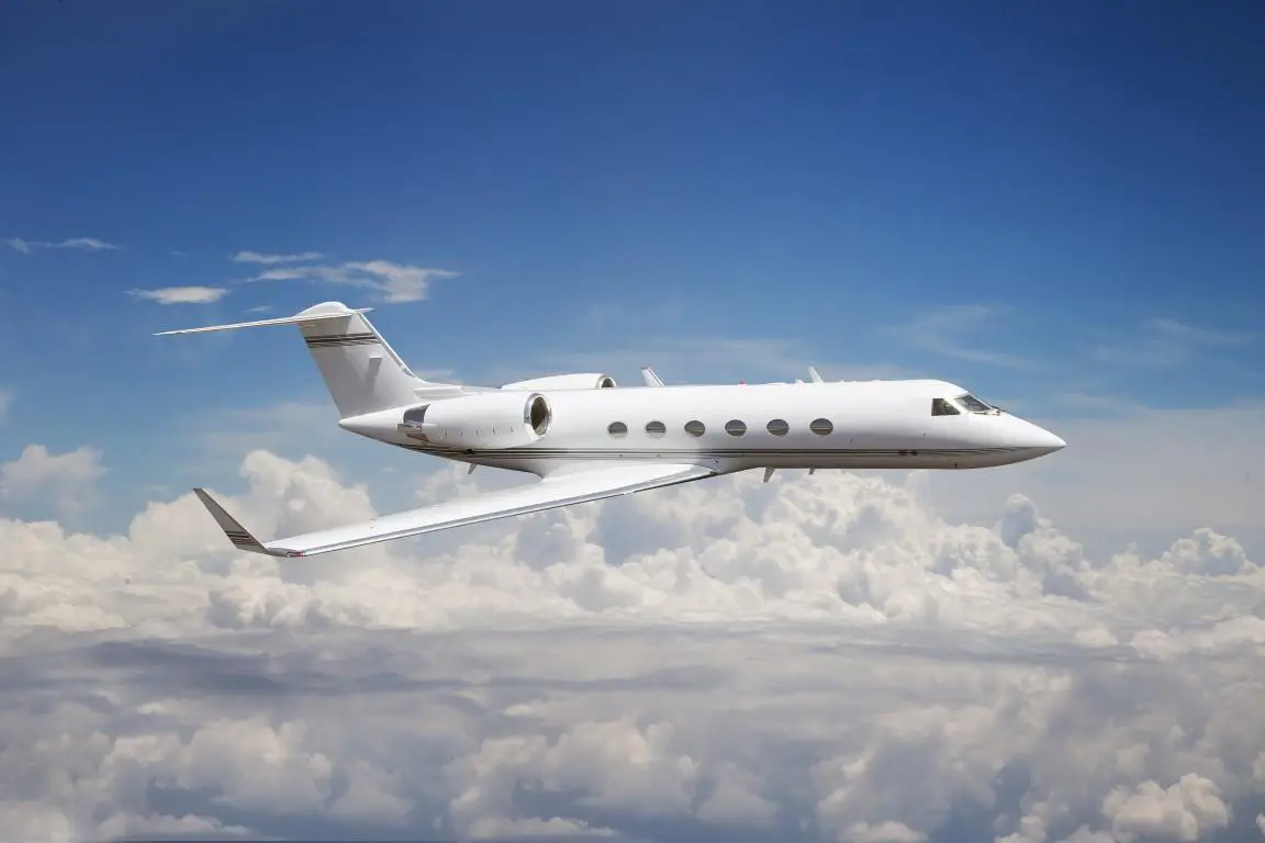 Gulfstream IV-SP N270SC operated by Trans-Exec Air Service, Inc. photo 4