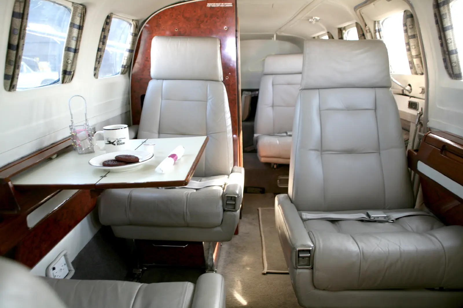 Cessna 414A N2725N operated by Wisconsin Aviation, Inc. photo 2