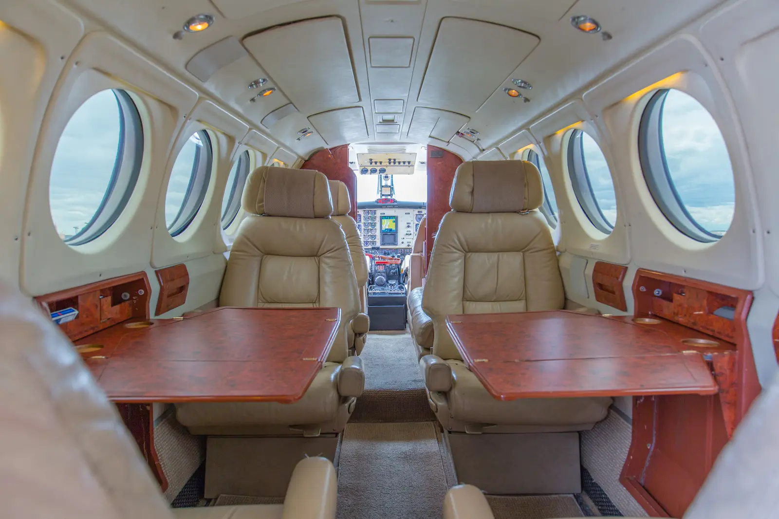Saab 2000 N277JJ operated by Jetstream Aviation, Inc photo 5