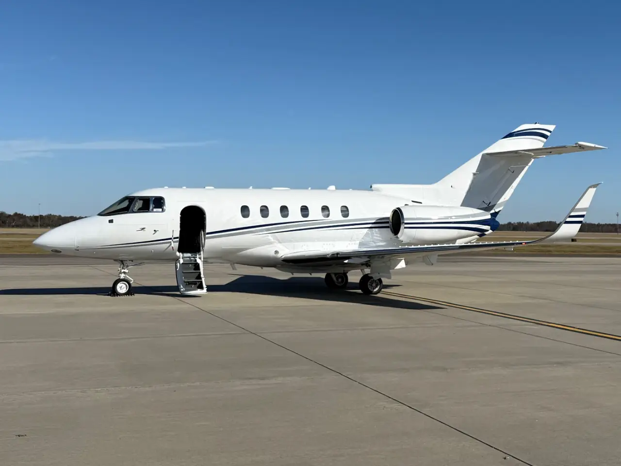Beechcraft Hawker 800XP N277RS operated by Sky Quest, LLC, KCLE photo 2