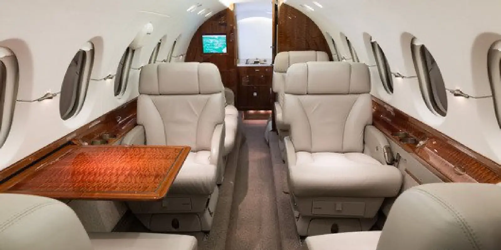 Beechcraft Hawker 800XP N277RS operated by Sky Quest, LLC, KCLE photo 3