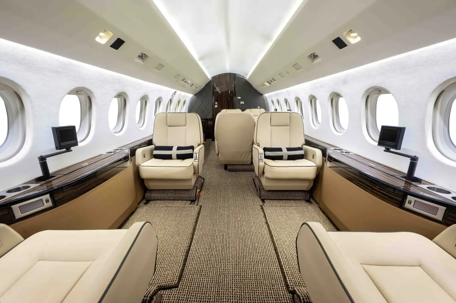 Dassault Falcon 2000 N278GH operated by Jet Access Aviation, KPIE photo 4