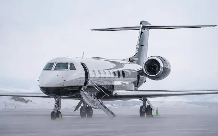 Gulfstream G550 N27LX operated by Zenflight photo 3