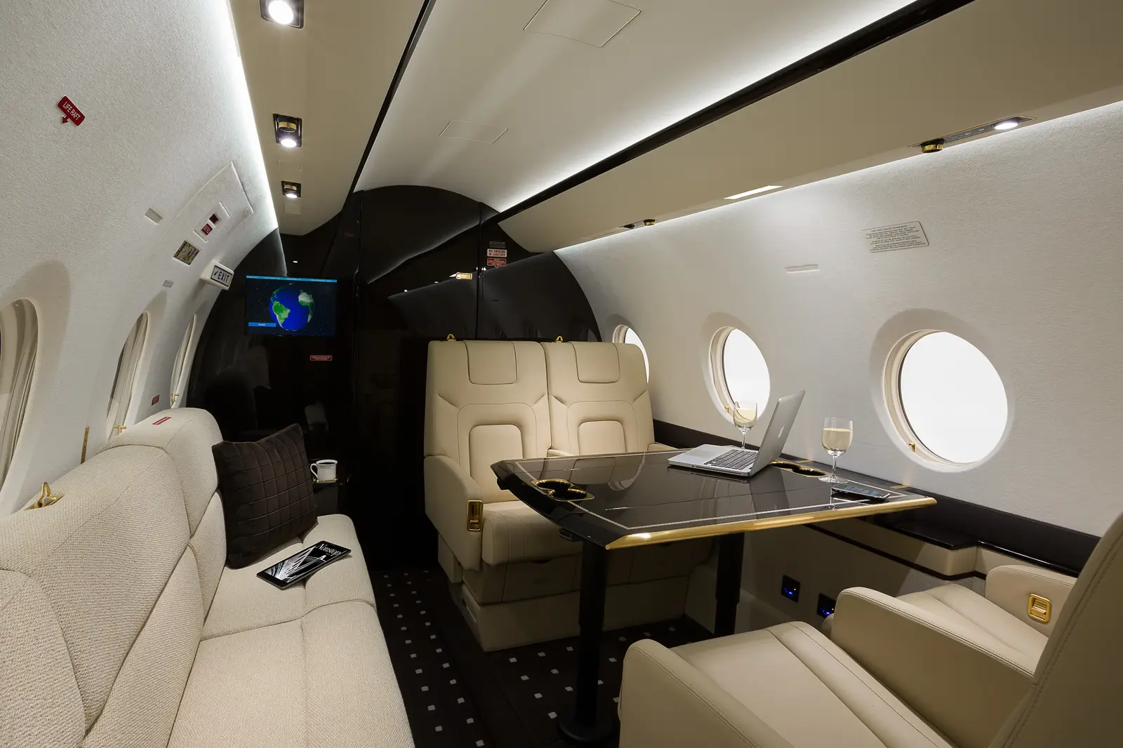 Gulfstream G280 N280DX operated by Corporate Air, LLC photo 2