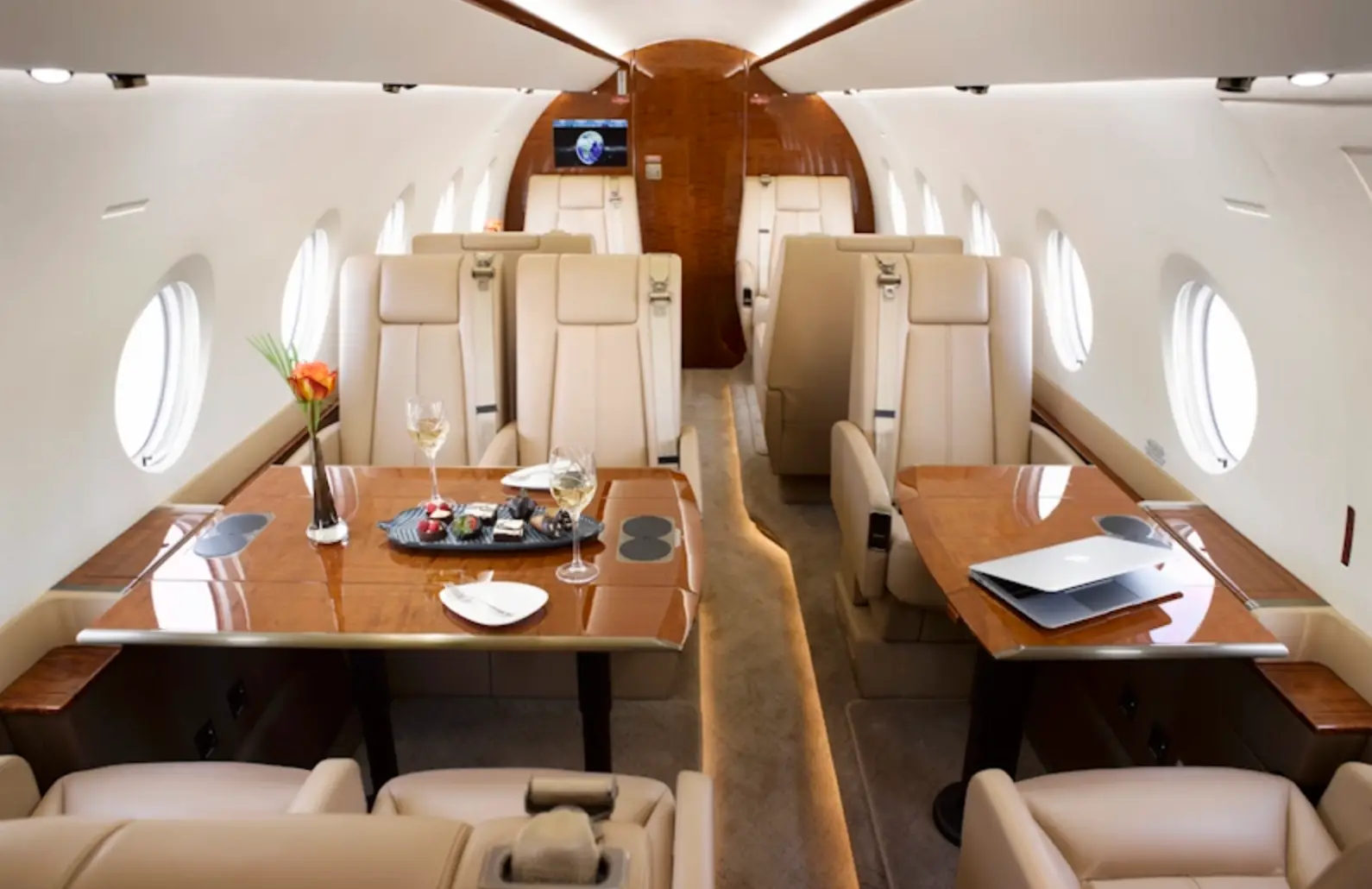 Gulfstream G280 N280S operated by Alerion Aviation photo 2