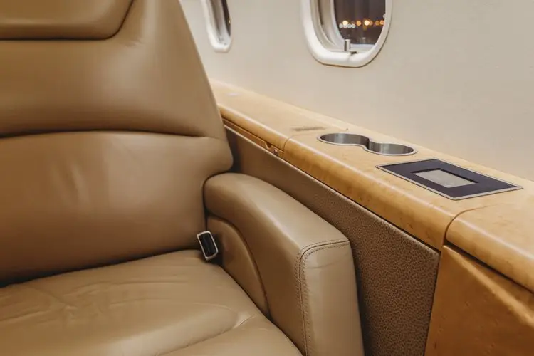 Bombardier Challenger 300 N283B operated by Elite Air, Inc. photo 6